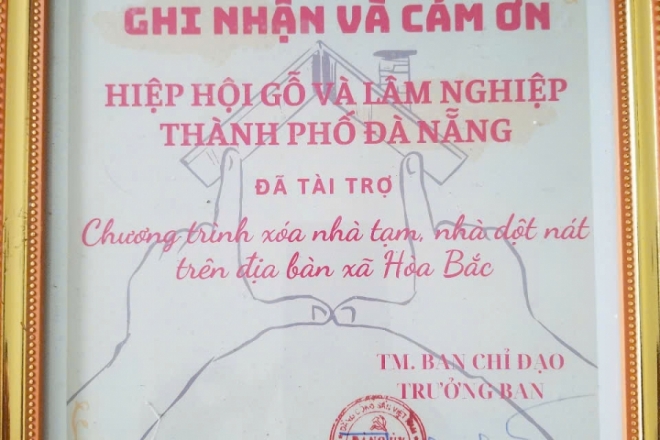 Trao tặng quà tại chương trình  Trao tặng quà tại chương trình